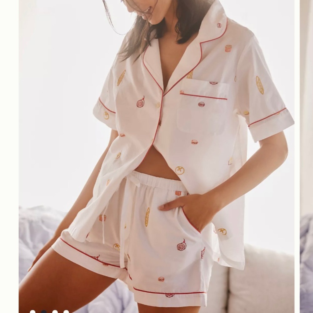 Printfresh White Short-Sleeve Pajama Set with Red Trim